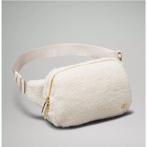 lululemon athletica Everywhere Fleece Belt Bag Large 2L White Opal/Gold